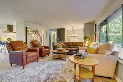 Image de Mount Vernon Home w/ Private Hot Tub