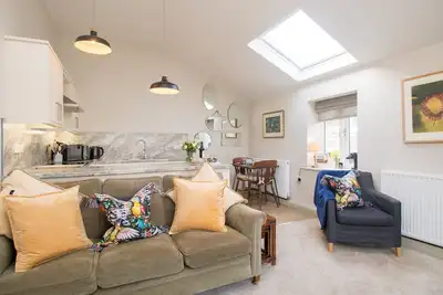 Funky, bijou cottage in stunning location