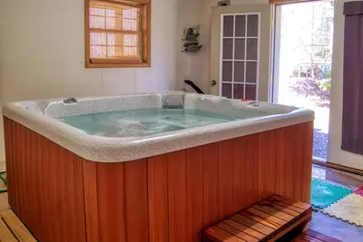 Image de Fun-Filled Family Getaway: Hot Tub, Sauna, Ping Pong and Skiing Awaits!