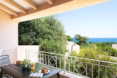 Image de Mini-Villa F2 vue mer Pinarello, piscine chauffée- Spa - plage à 5min à pieds