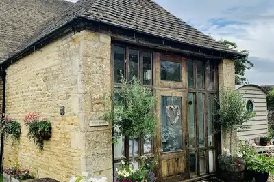 Image de 17th century converted barn in Cotswolds stone- 5 mins from Bourton On The Water