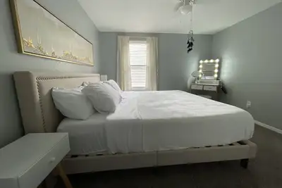 Image de cheerful and quite 2-bedroom home near lake Hefner, Okc