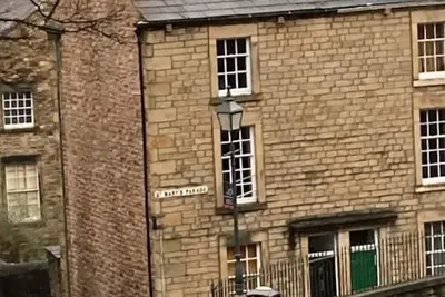 Instagram-ready 3 double-bedroom house next to castle and city