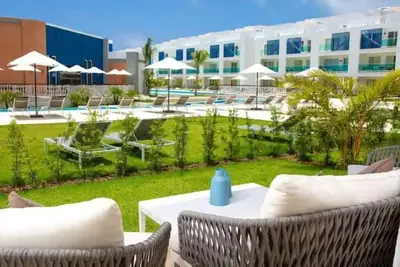 Image de Luxury Condo on Hard Rock Property