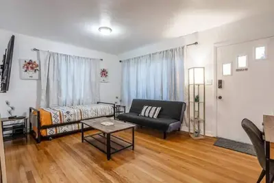 Image de Cozy 2br Getaway • Full Kitchen & Fast Wi-Fi