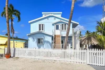 Newly renovated and spacious canal front Tavernier home with almost 60’ of dock.