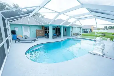 Image de Heated Salt Water Pool Home- Sleeps 12- Putting Green
