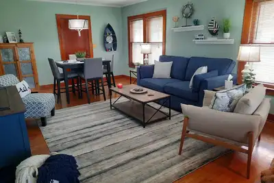 Image de Sleeps 6, + 2 in Basement, Super Clean, Long Driveway, Fenced Yard w/Fire Pit