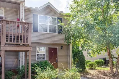 Image de Convenient 2 Br/ 2 Ba condo 1. 3 miles from campus!