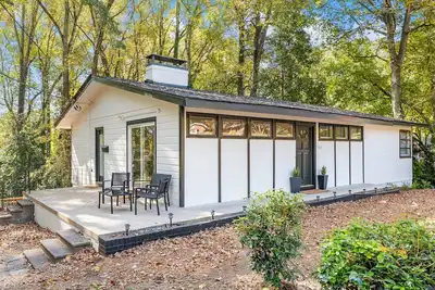Image de Beautiful Reno! 5 Points! 4 Kings! 5 Br! Patio!