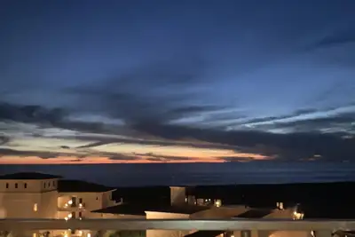 Image de Luxurious accommodations includes the Grand Studio and Grand Suite - one bedroom