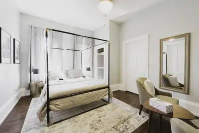 Image de Victorian District Duplex ★ 2 Apts & 6 Bdrs ★ Just 2 blocks to Forsyth Park!