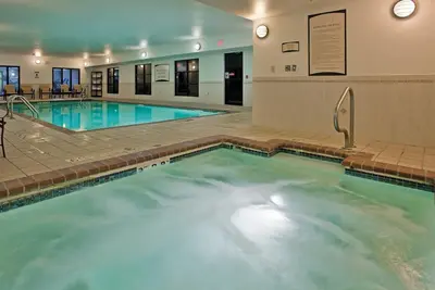 Image de 1 Bedroom | Fitness Center + Free Daily Breakfast