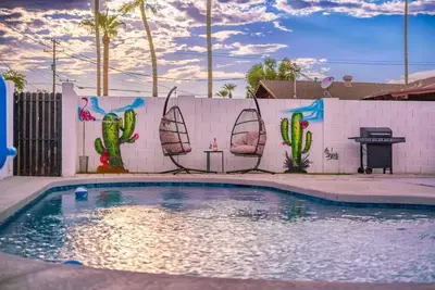 Image de Newly Remodeled Home, Heated Pool, Near Old Town