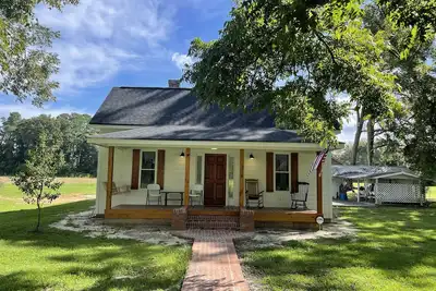 Image de Newly renovated farmhouse less than 30 minutes to Myrtle Beach!