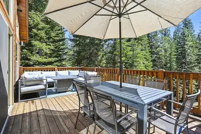 Image de Graystone Retreat at Tahoe Donner by Tahoe Getaways  -  Modern 3br w/ Hot Tub & Hoa