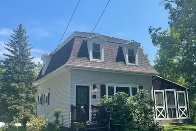 Image de Remodeled historic home, large yard & garden, walk to downtown, parks, & trails