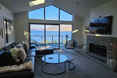 Image de Private Retreat - Stunning Lake & Mountain Views!