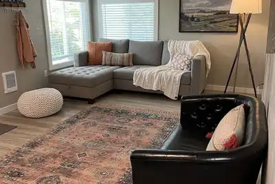 Image de Prime University location. Freshly renovated, 2-bedroom house