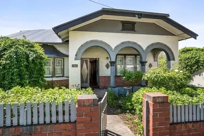 Image de \"Little Halcyon\"Inner City Home 3 Bed -Parking.