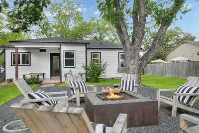 Image de The Rosemary | Charming 2/2 | Full Kitchen | Fire Pit | Child Friendly