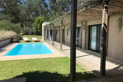 Image de Hermosa casa en barrio privado frente a mar
