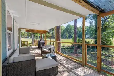 Image de Runway Paradise: Relaxing getaway close to town