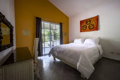 Image de Minutes from the city centre in an upscale gated community