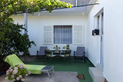 Image de Appartement d'une chambre avec la terrasse Pirovac, Sibenik (A-20015-b)