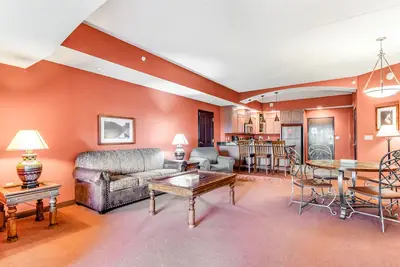 Image de Riverside resort condo with full kitchen, on-site golf & waterpark add-ons