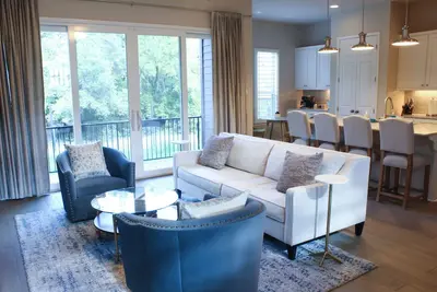 Image de 15 min to The Domain - Spacious 4bed/3ba for 7 in Gated Community