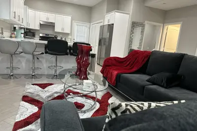 Image de Just Built! Private Luxury: Insta Worthy Brand New Home: Luxurious+Comfort\n