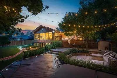 Image de Luxury 4-Bedroom Garden Villa w/Private Hot Tub & Seprate loft unit Lounge & Ev