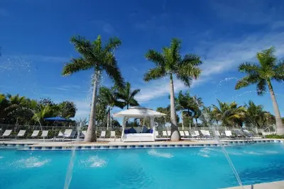 Unwind and Relax! 4 Gorgeous Rooms w/ Balcony and Kitchen | Outdoor Pool + Spa