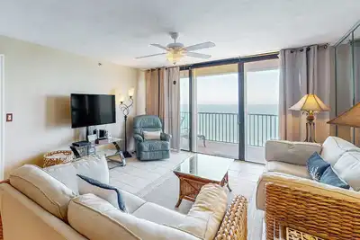 Image de 18th-floor, oceanfront condo with balcony, W/D, Ac & pool - snowbird-friendly
