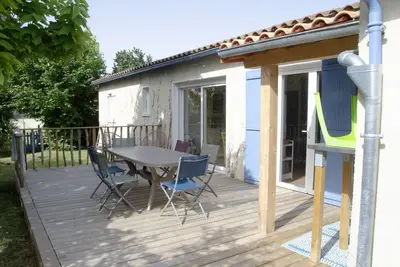 Image de Maison de vacances avec jardin ombragé. Proche plage.