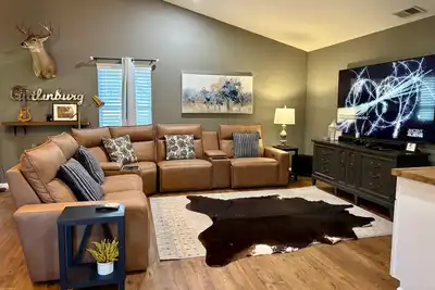 Image de Awesome Outdoor Area, 2 Living Rooms, Arcade game, Smart TVs, King Beds, Hot tub