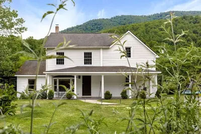 Image de Walk to Old Rag\/Shenandoah trails - hot tub - dogs welcome!