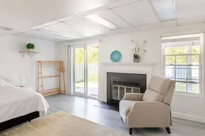 Image de Newly Renovated Adorable Private Basement with Bathroom