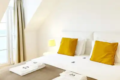 Image de Bright and comfortable duplex apartment in a quiet and typical Lisbon neighborhood.