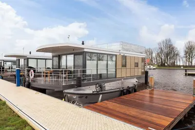 Image de Hboat 'Elysium' with private jetty 4-14