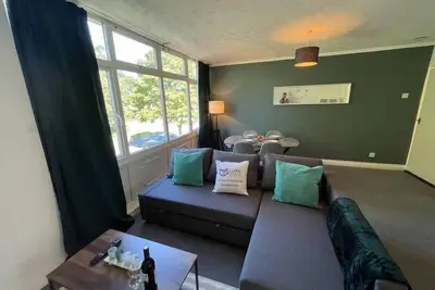 Image de Cosy 2 Bed Apt- Wifi- Yard- Nr Park-Nr Stadium