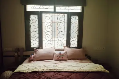 Image de Salmon Theme 1-Bhk Private Kitchen & Living Room