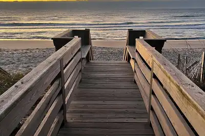 Image de Great Two Bedroom Townhome - Steps from the Beach!