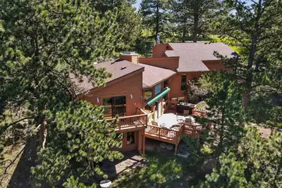 Image de Multiple Decks + Solarium Sitting Room & Office Space - Dog Friendly!