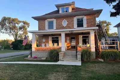 Image de New Listing! Large, beautiful home on Lake Erie in Port Clinton Ohio.