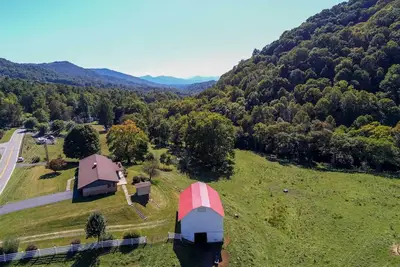 Image de Near Hiking: Home w/ Trout Stream in Bakersville!