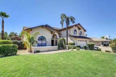 Image de Poolside Backyard Oasis! Scottsdale Family Retreat