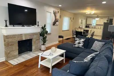 Image de Perfect location 2 minutes to Kenwood Mall, 10 minutes to Downtown