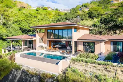 Image de Home with ocean view, Infinity Pool and nature - At Mar Vista Gated Community